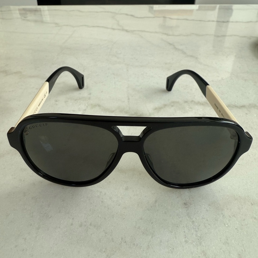 Gucci Black Aviator Sunglasses with Matte Finish